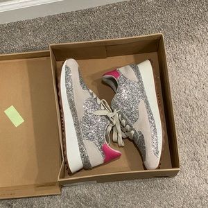 Steve Madden women size 8 pink and glitter shoes (never worn) suede material.